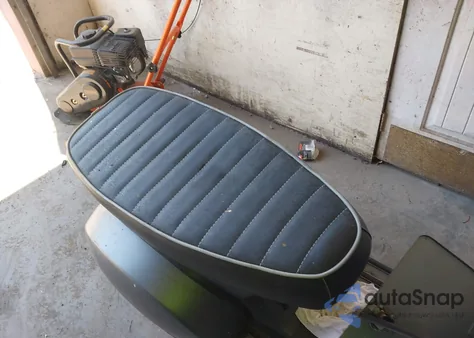 2002 Vespa Px из США, поврежденный, VIN VST1T6009387